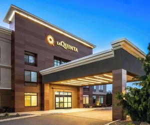 Photo 2 - La Quinta Inn & Suites by Wyndham Kennewick