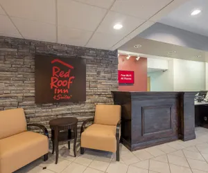 Photo 4 - Red Roof Inn & Suites Biloxi - Ocean Springs