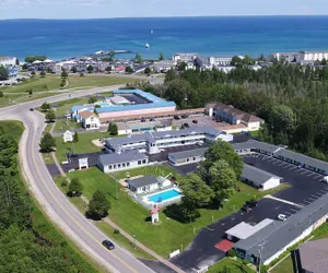 Photo 2 - Starlite Budget Inn