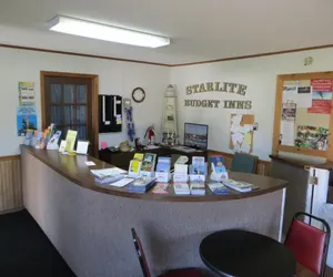 Photo 3 - Starlite Budget Inn
