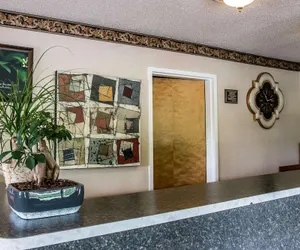 Photo 5 - Econo Lodge Paw Paw