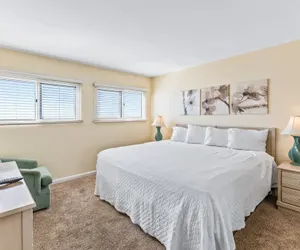 Photo 5 - Beach House Condominiums