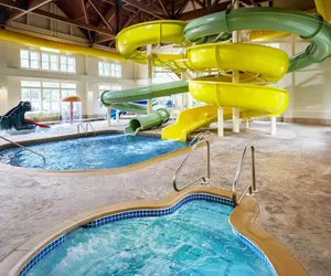 Photo 2 - Hampton Inn & Suites North Conway