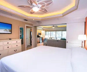 Photo 5 - Island Inn
