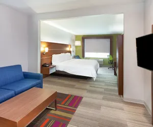 Photo 4 - Holiday Inn Express Hotel & Suites Orange, an IHG Hotel