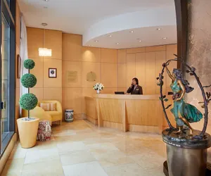 Photo 2 - Orchard Garden Hotel