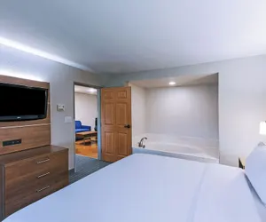 Photo 4 - Holiday Inn Express & Suites Tulsa S Broken Arrow Hwy 51 by IHG