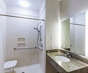 Photo 3 - Holiday Inn Express & Suites Tulsa S Broken Arrow Hwy 51 by IHG