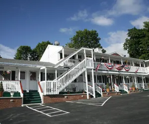 Photo 2 - Bennington Motor Inn