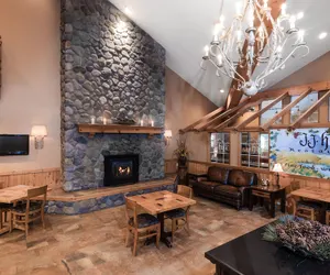 Photo 4 - Icicle Village Resort