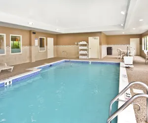 Photo 5 - Holiday Inn Express & Suites Bradley Airport by IHG