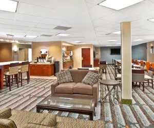 Photo 4 - Holiday Inn Express & Suites Bradley Airport by IHG