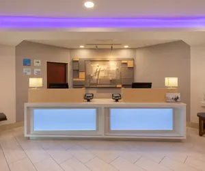 Photo 3 - Holiday Inn Express & Suites Bradley Airport by IHG