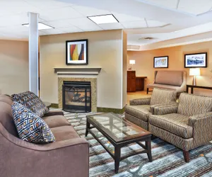 Photo 3 - Holiday Inn Express & Suites Bradley Airport by IHG