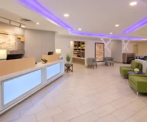 Photo 4 - Holiday Inn Express & Suites Bradley Airport by IHG