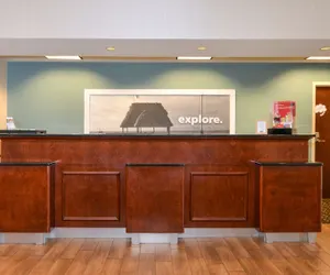 Photo 2 - Hampton Inn & Suites Plymouth