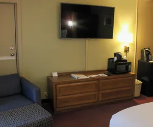 Photo 4 - Fireside Inn & Suites Gilford
