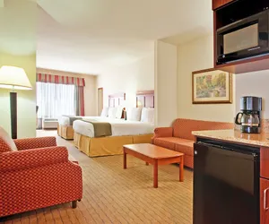 Photo 4 - Holiday Inn Express Hotel & Suites Dyersburg, an IHG Hotel