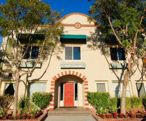 Photo 2 - Santa Paula Inn