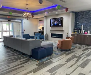 Photo 3 - La Quinta Inn & Suites by Wyndham Oklahoma City - Moore