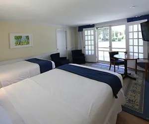 Photo 5 - Colonial Inn in Harbor Springs