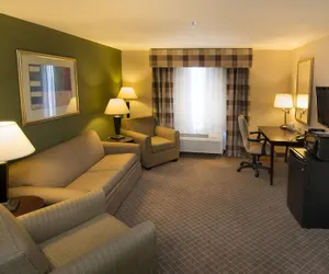 Photo 4 - Holiday Inn Kansas City Airport by IHG