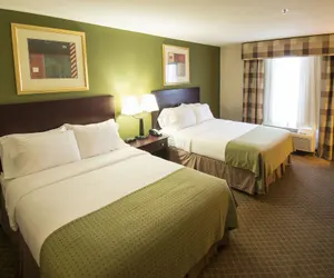 Photo 4 - Holiday Inn Kansas City Airport, an IHG Hotel