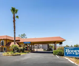 Photo 2 - Rodeway Inn & Suites Canyon Lake-Menifee West