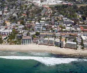 Photo 2 - Pacific Edge Hotel