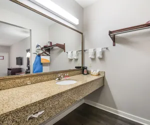 Photo 5 - Bryant Inn & Suites