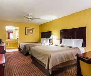 Photo 4 - Bryant Inn & Suites