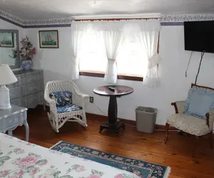 Photo 3 - Sea Breeze Inn