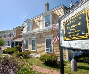 Photo 2 - Sea Breeze Inn