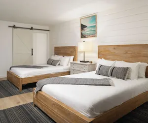 Photo 4 - The Surfbreak Hotel