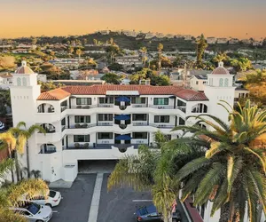 Photo 2 - The Surfbreak Hotel