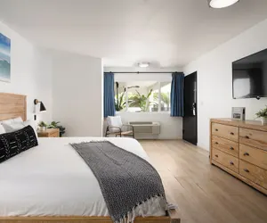 Photo 3 - The Surfbreak Hotel