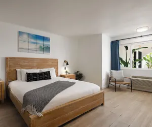 Photo 2 - The Surfbreak Hotel