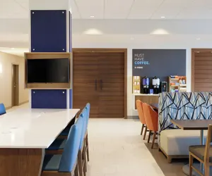 Photo 4 - Holiday Inn Express Hotel & Suites River Park by IHG