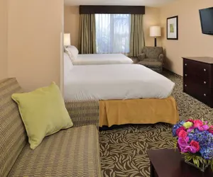 Photo 4 - Holiday Inn Express Hotel & Suites River Park by IHG