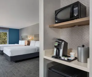 Photo 5 - Holiday Inn Express Hotel & Suites River Park by IHG