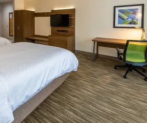 Photo 4 - Holiday Inn Express Hotel & Suites Roseville-Galleria Area, an IHG Hotel