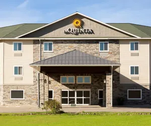 Photo 2 - La Quinta Inn & Suites by Wyndham Fairbanks Airport