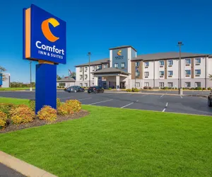 Photo 2 - Comfort Inn And Suites