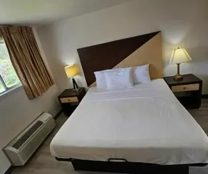 Photo 5 - Budget Inn