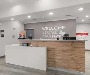Photo 5 - Hampton Inn Seguin