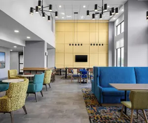 Photo 5 - Hampton Inn & Suites Moline-Quad City Int'l Aprt