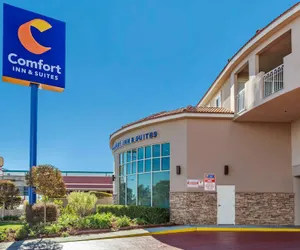 Photo 2 - Comfort Inn & Suites Near Universal - N. Hollywood - Burbank