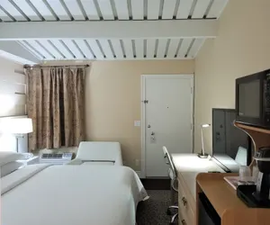 Photo 2 - Palo Alto Lodge