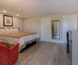 Photo 4 - Skaket Beach Motel