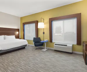 Photo 4 - Holiday Inn Express Hotel Sacramento Airport Natomas, an IHG Hotel